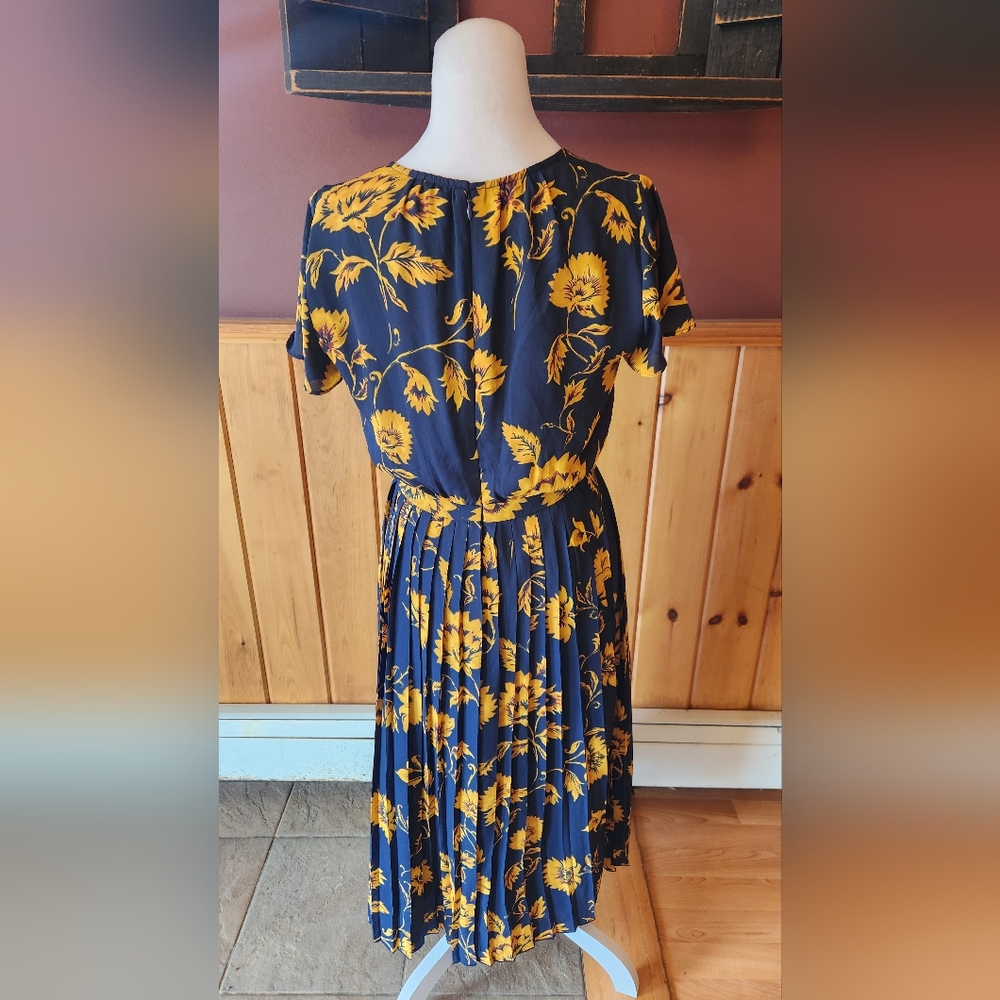 J. CREW Pleated Midi Wrap Dress Navy + Gold Floral Size 2 - Picture 5 of 11